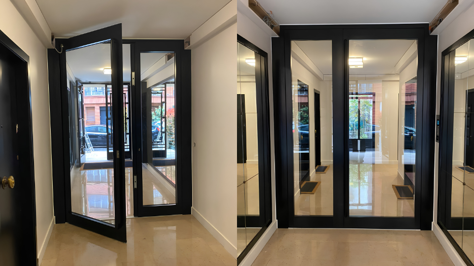 Création et installation d'un sas d'entrée d'immeuble avec porte aluminium vitrée par Verre Solutions Rouen.